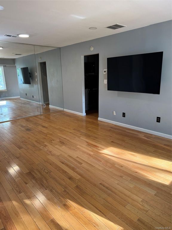 18 Redwood Court 18, Coram, NY 11727 — photo 4