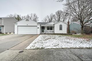 5806 King James, Waterford, MI 48327