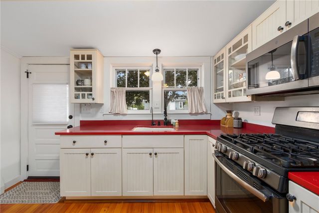 65 King Phillip Street, Portsmouth, RI 02871