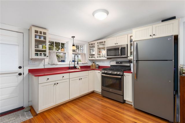 65 King Phillip Street, Portsmouth, RI 02871