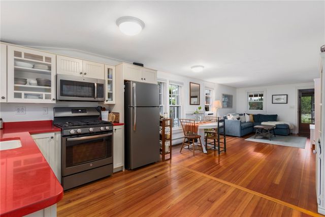 65 King Phillip Street, Portsmouth, RI 02871