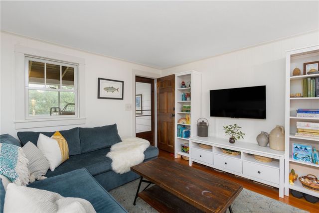 65 King Phillip Street, Portsmouth, RI 02871
