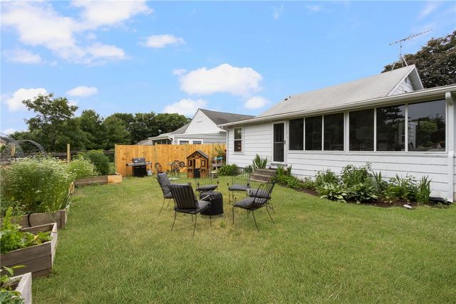65 King Phillip Street, Portsmouth, RI 02871