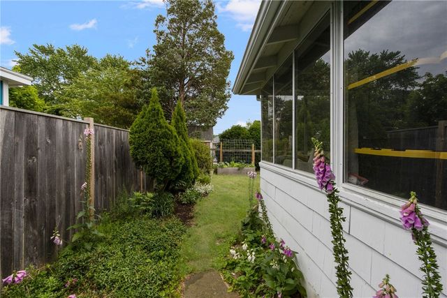 65 King Phillip Street, Portsmouth, RI 02871