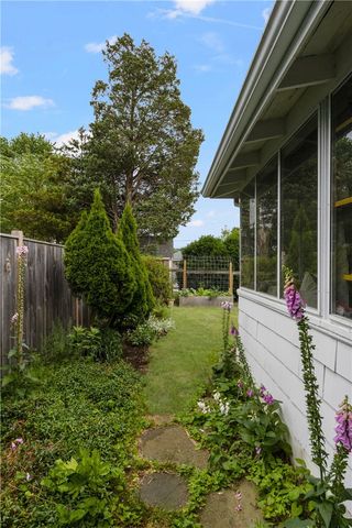 65 King Phillip Street, Portsmouth, RI 02871