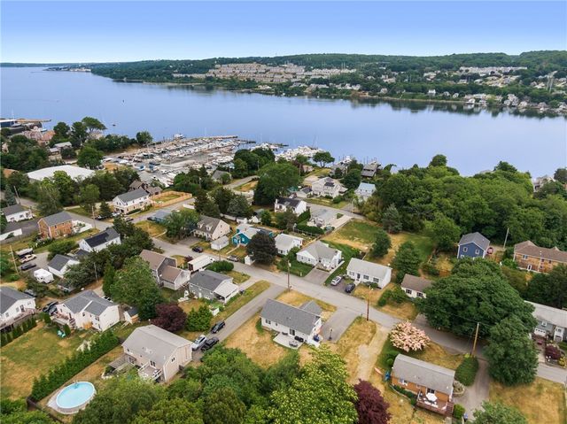 65 King Phillip Street, Portsmouth, RI 02871
