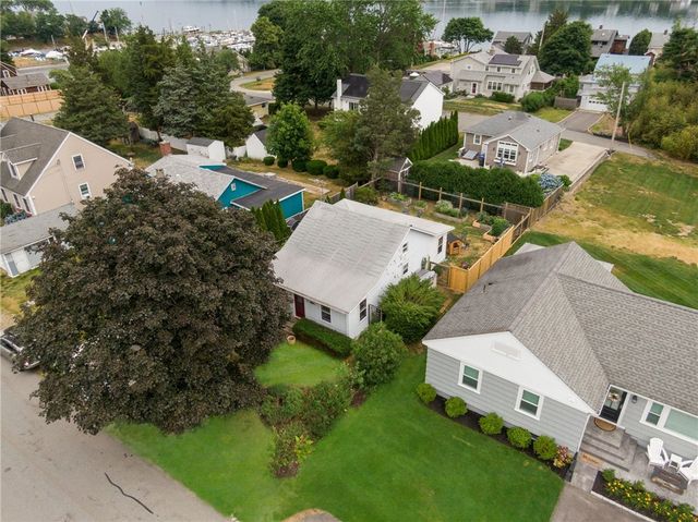 65 King Phillip Street, Portsmouth, RI 02871