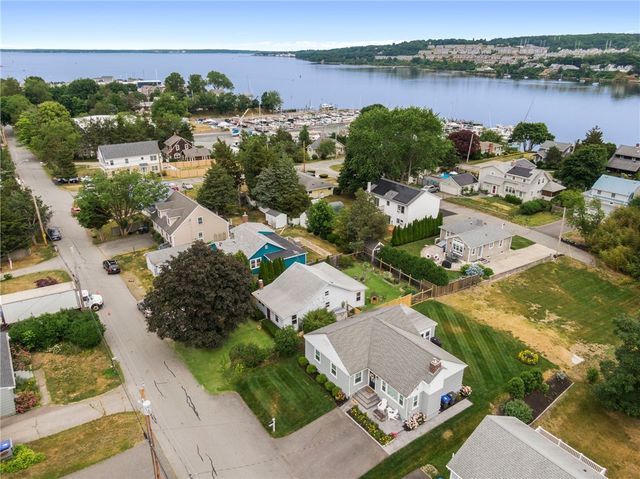 65 King Phillip Street, Portsmouth, RI 02871