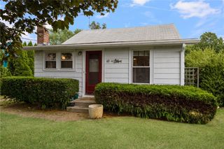 65 King Phillip Street, Portsmouth, RI 02871