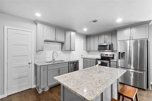 3925 Wind River Court, Irving, TX 75062