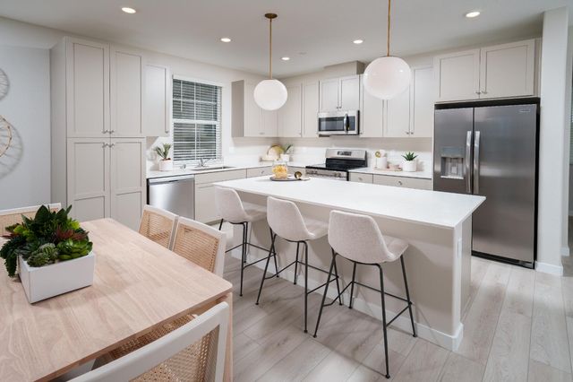 1126 Bellawood Dr, Galt, CA 95632