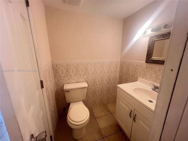 12290 NE 11th Ct 203, North Miami, FL 33161