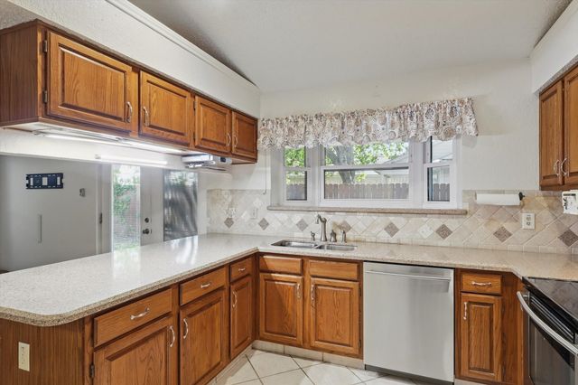 829 Blue Oak Drive, Lewisville, TX 75067