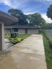 2200 NW 22nd Street #2, Fort Lauderdale, FL 33311