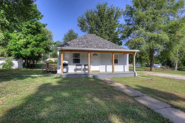 717 N Adams Street, Nevada, MO 64772