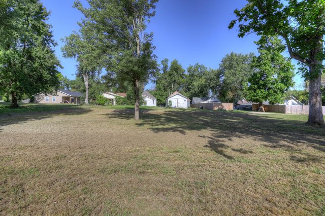 717 N Adams Street, Nevada, MO 64772