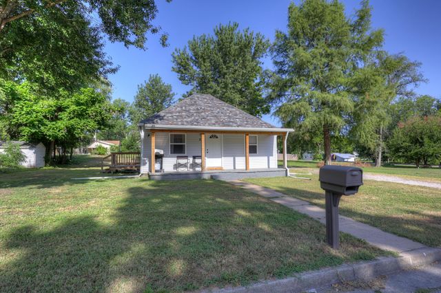 717 N Adams Street, Nevada, MO 64772