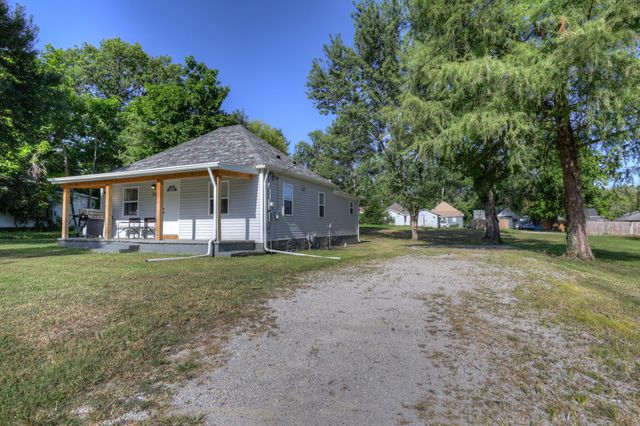 717 N Adams Street, Nevada, MO 64772