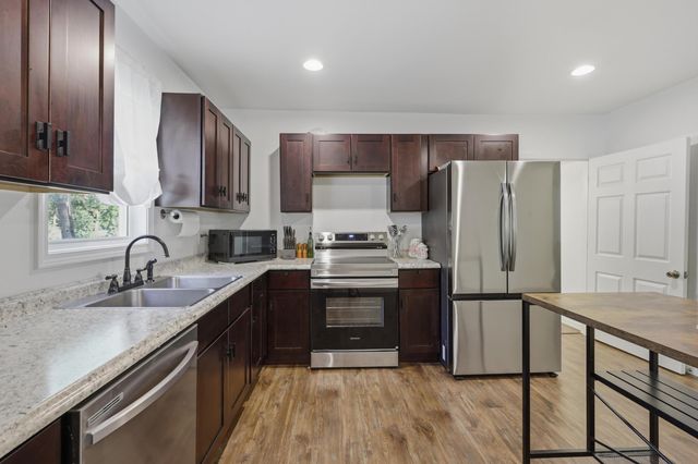 717 N Adams Street, Nevada, MO 64772