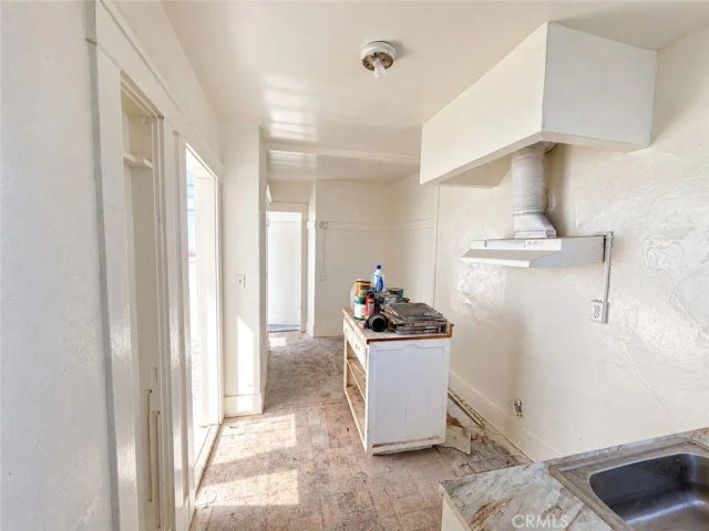 1306 W Martin Luther King Jr, Los Angeles, CA 90037