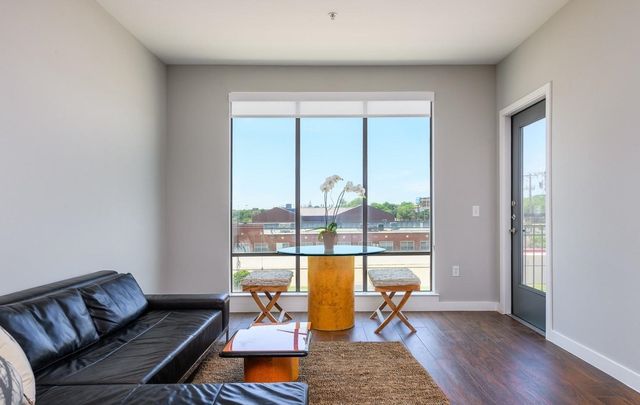 5609 SMU Boulevard 202, Dallas, TX 75206