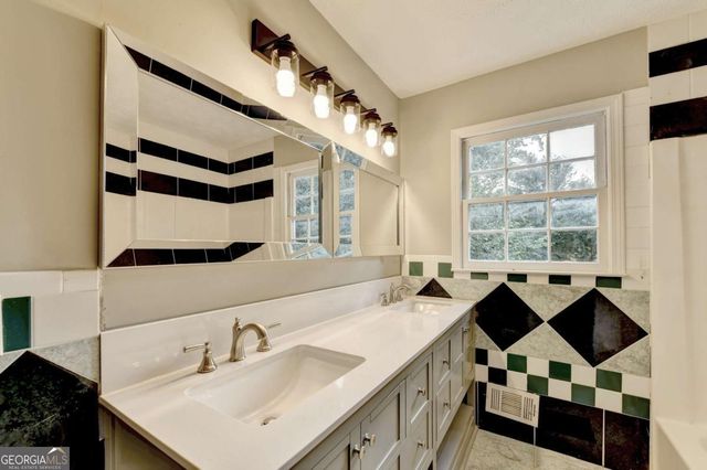 759 Springwood Drive NW, Lilburn, GA 30047