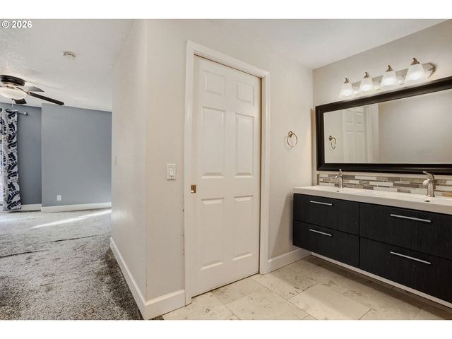 7815 Sw 184TH Ave, Beaverton, OR 97007