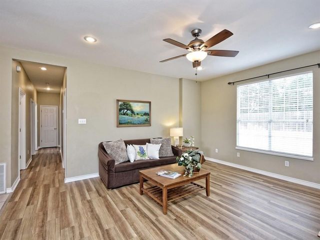 600 Grand Prairie CIR, Dripping Springs, TX 78620