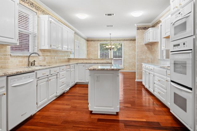 2207 Tournament Trail, Arlington, TX 76017