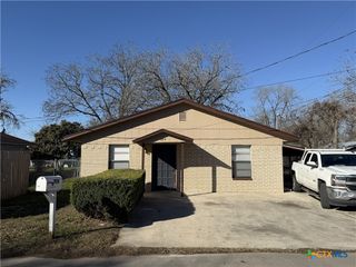 924 Pecan Street, Seguin, TX 78155