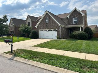 1445 Woodside Dr, Lebanon, TN 37087