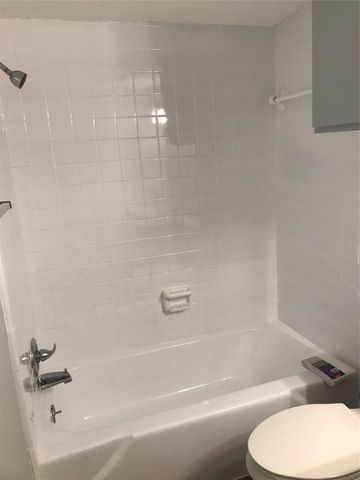 4631 Wild Indigo Street 560, Houston, TX 77027