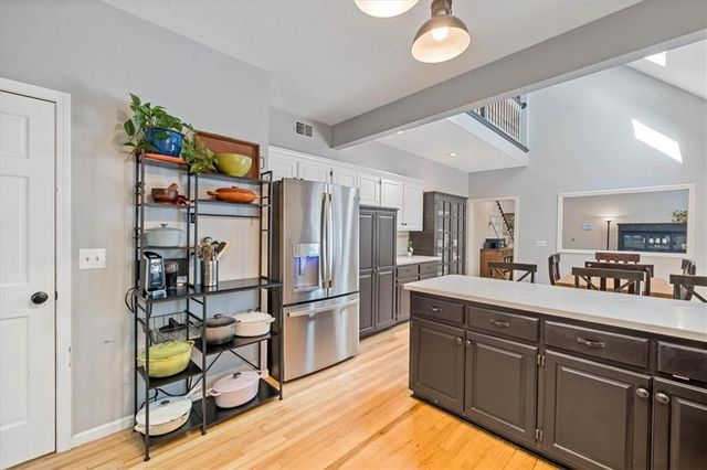 2925 NW Westbrooke Circle, Blue Springs, MO 64015