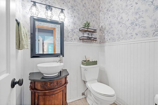 2925 NW Westbrooke Circle, Blue Springs, MO 64015