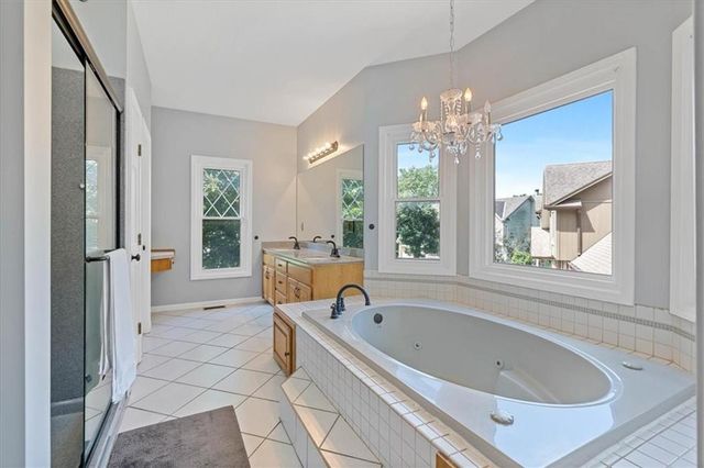 2925 NW Westbrooke Circle, Blue Springs, MO 64015