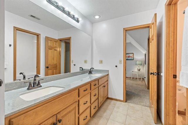 2925 NW Westbrooke Circle, Blue Springs, MO 64015