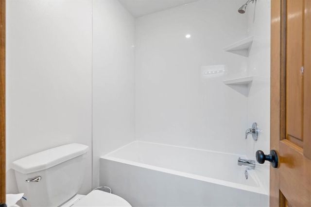 2925 NW Westbrooke Circle, Blue Springs, MO 64015