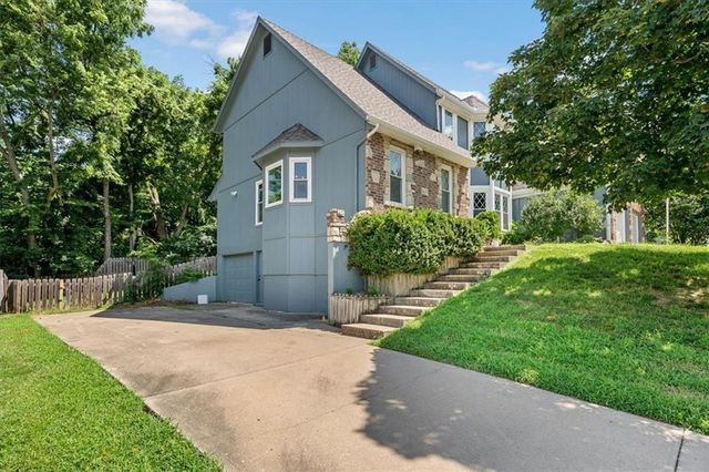 2925 NW Westbrooke Circle, Blue Springs, MO 64015