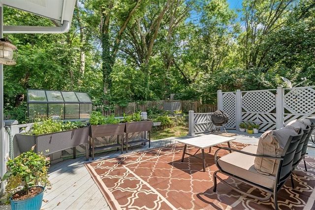 2925 NW Westbrooke Circle, Blue Springs, MO 64015