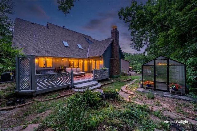2925 NW Westbrooke Circle, Blue Springs, MO 64015