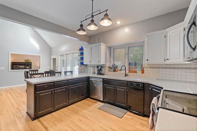 2925 NW Westbrooke Circle, Blue Springs, MO 64015