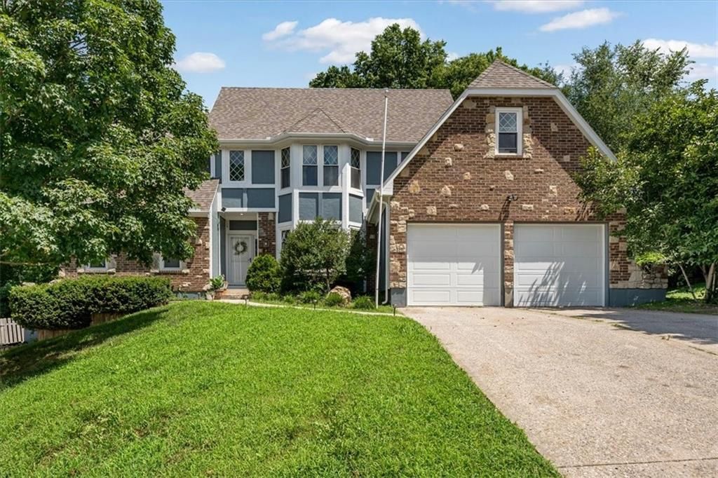 2925 NW Westbrooke Circle, Blue Springs, MO 64015