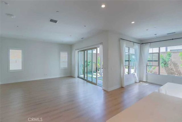 116 eversedge, Irvine, CA 92618