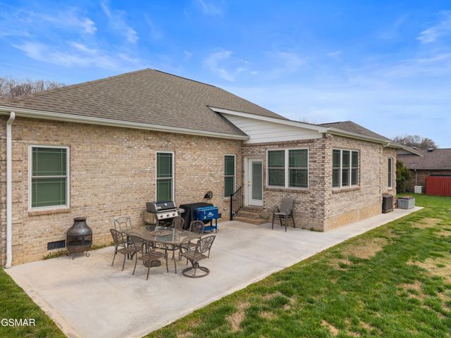 1410 River Run Circle, Sevierville, TN 37876