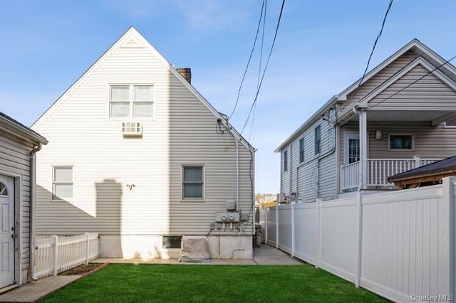 322 Penn Street E, Long Beach, NY 11561