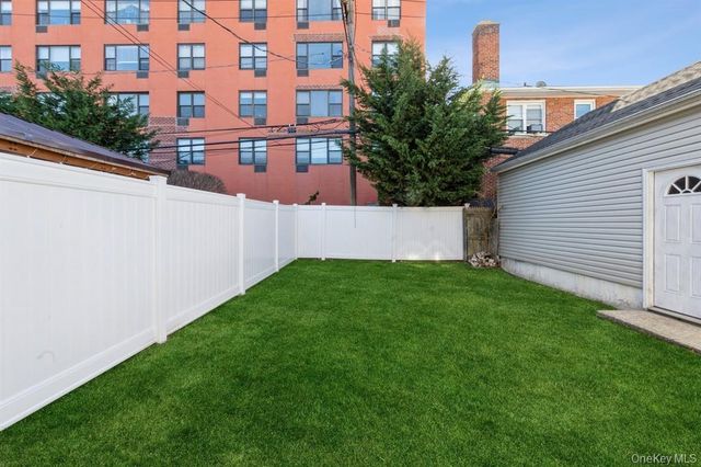 322 Penn Street E, Long Beach, NY 11561
