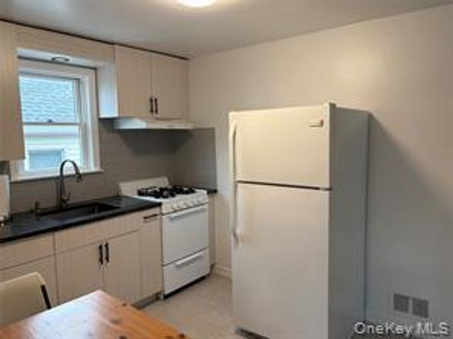 322 Penn Street E, Long Beach, NY 11561