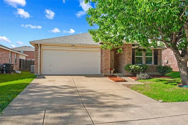 1725 Sierra Meadow Lane, Fort Worth, TX 76247