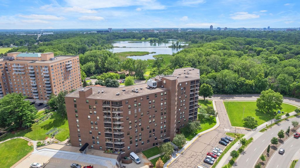 6615 Lake Shore Drive S 515, Richfield, MN 55423