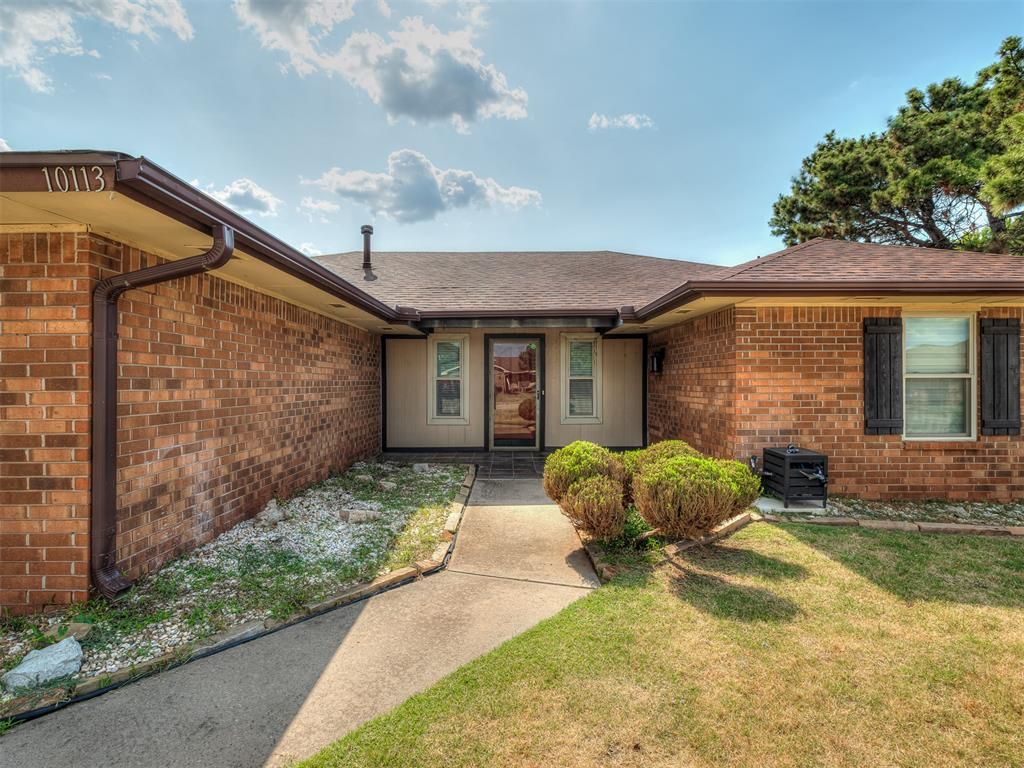 Image 1 of property listing at 10113 Albert Lane, Yukon, OK 73099